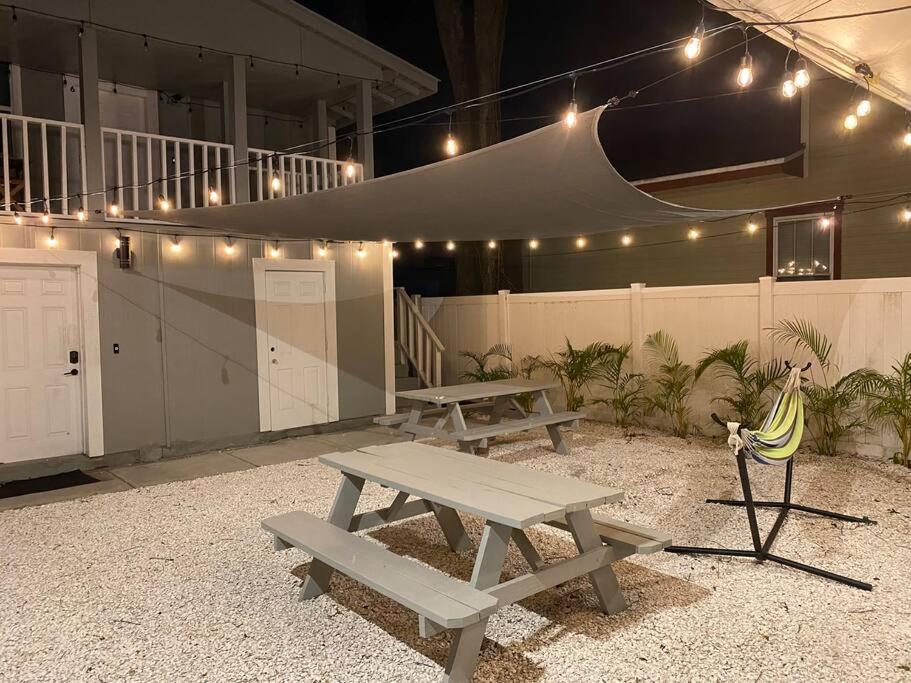 Contemporary 1-Bedroom Private Bungalow Walk To Armature & Riverwalk Tampa Exterior photo